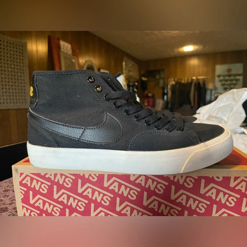 Nike Black High-Top Skate Shoes
